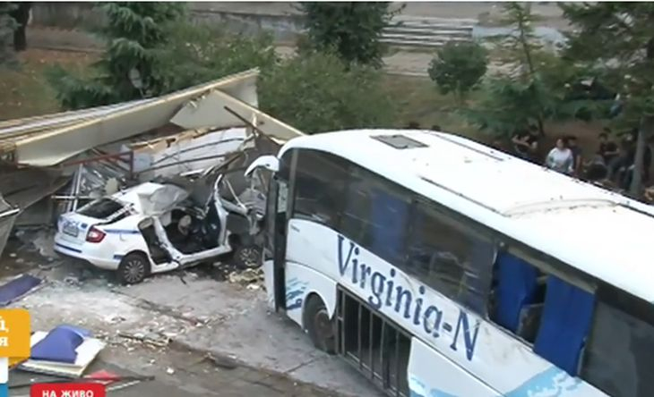 Първо в БЛИЦ! Шофьорът на автобуса от зверската катастрофа е сириец!