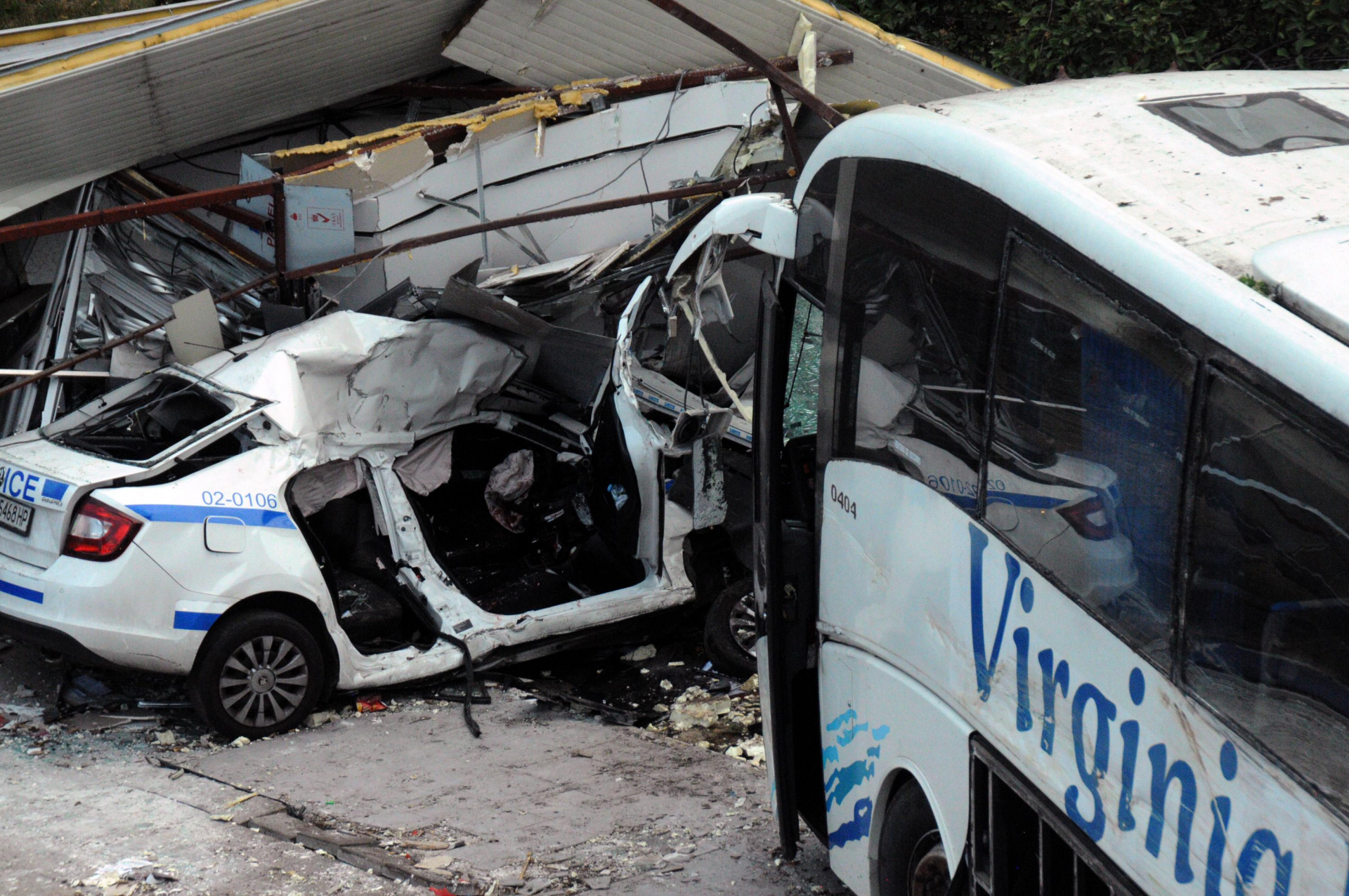 Нови КАДРИ разкриват ужаса от първите минути след жестоката катастрофа, погубила двама полицаи в Бургас  