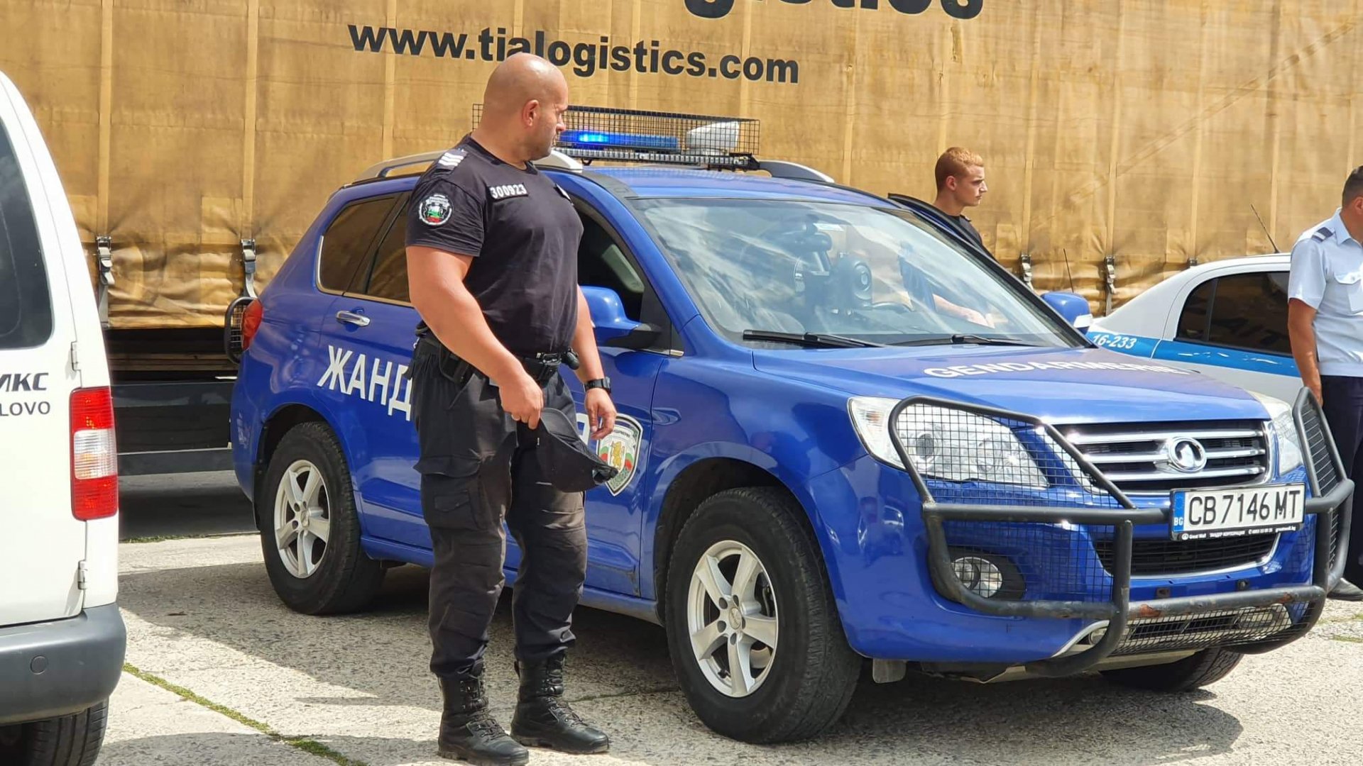 Наведоха глави: Полицаи почетоха починалите си колеги в Бургас СНИМКИ