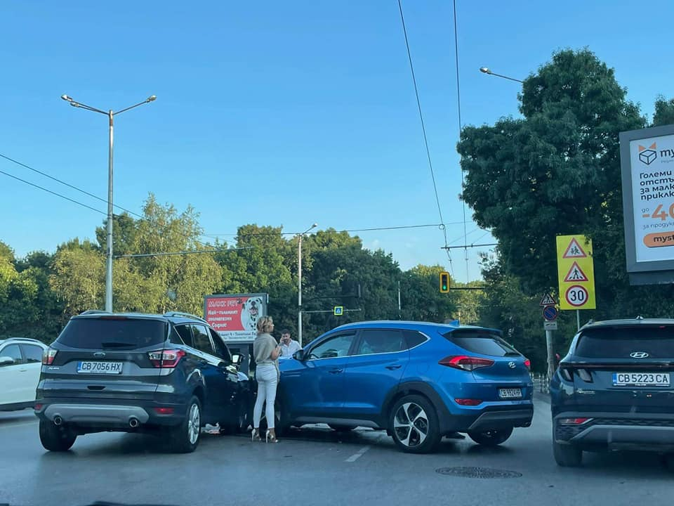 Първо в БЛИЦ! Адско меле до Южния парк в София ВИДЕО