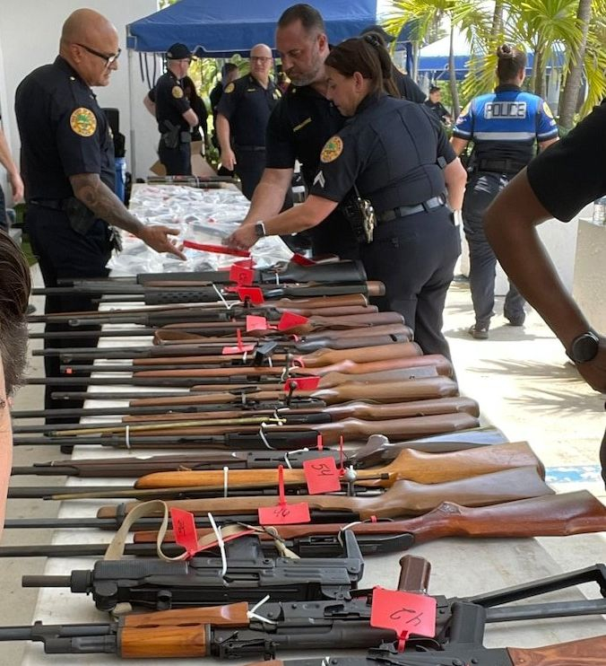 В Маями изкупуват оръжията на гражданите и ги пращат в Украйна 