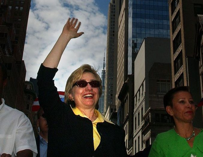 Хилари Клинтън окуражи финландската премиерка за купоните с алкохол и мръсни танци СНИМКА