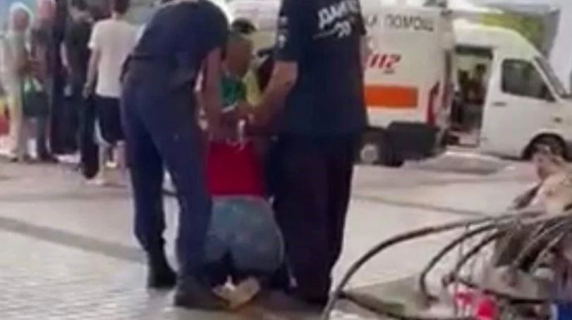 Страшен екшън на пловдивска автогара, полицаи закопчаха жена след...ВИДЕО 
