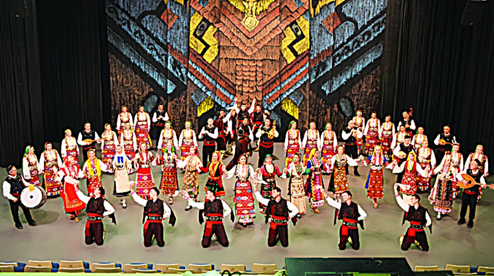 120 танцьори се развихриха на сцената на “Пирин Фолк” Сандански 