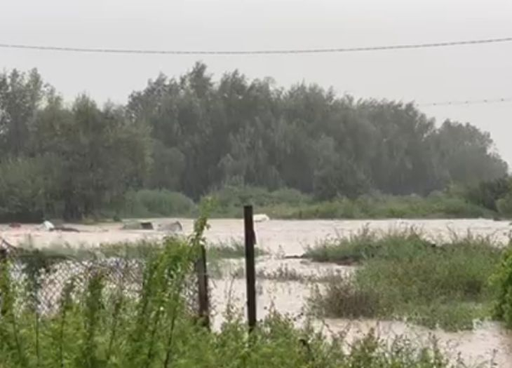 Апокалипсис в Подбалкана, села са под вода, не могат да евакуират хората ВИДЕО