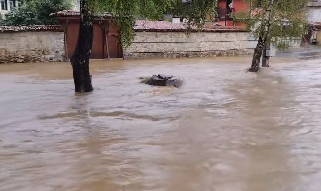 Още един български град е под вода, брутално ВИДЕО