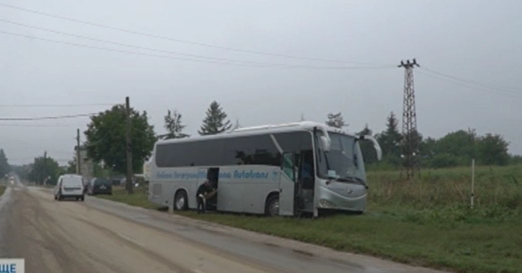 Извънредно: Водната стихия в Добричко помете автобус с 30 пътници ВИДЕО