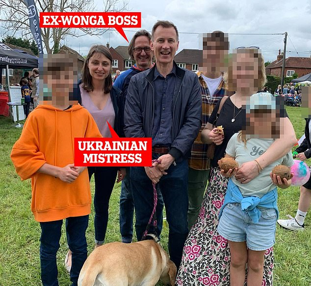 Британски милионер заряза съпругата и децата си заради млада украинска бежанка СНИМКИ