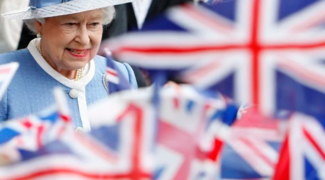 Рекордите на Елизабет II и странните постижения в живота ѝ СНИМКИ