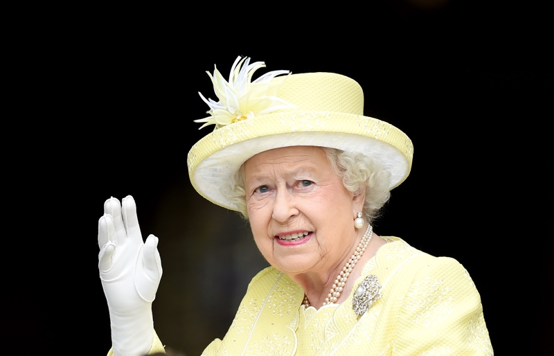 Великобритания отдава почит след смъртта на кралица Елизабет Втора ВИДЕО