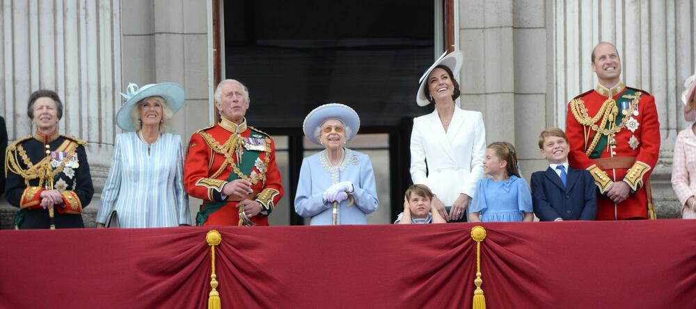 Какво богатство наследява Чарлз III от Елизабет II