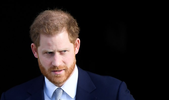  Принц Хари се сбогува с усмивка с починалата Елизабет II