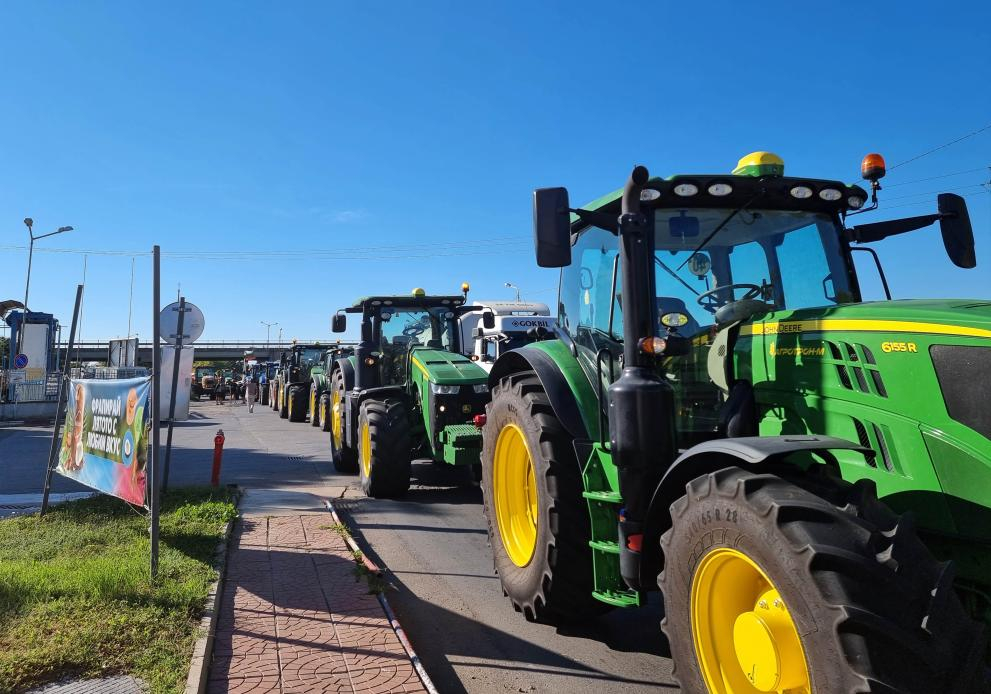 Мощен земеделски протест блокира цялата страна заради украинското зърно