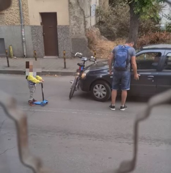 Очевидка потресена от велосипедист и сина му с тротинетка: Тъпир! СНИМКА