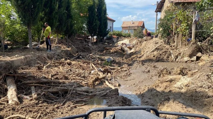 Доброволец с разтърсващ разказ за ужаса след потопа в Карловско 