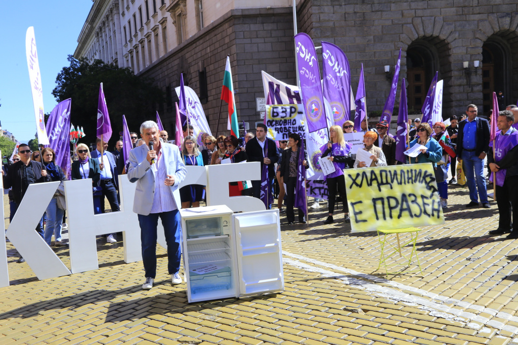 КНСБ излезе на протест, блокира ключов булевард в София СНИМКИ