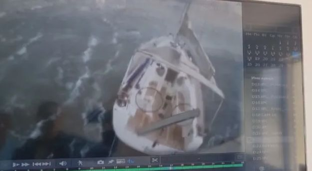 Спасители намерили мъжа, паднал зад борда по време на торнадото, чак... 