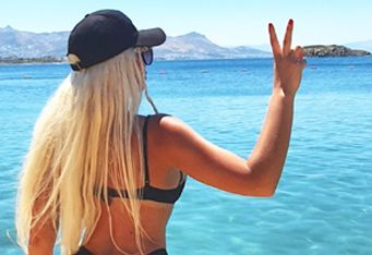Ослепителна красавица от Кърджали събра погледите на любим турски плаж СНИМКИ 18+