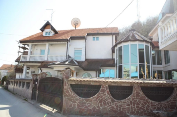 Ето я къщата-палат на Цеца Величкович СНИМКИ