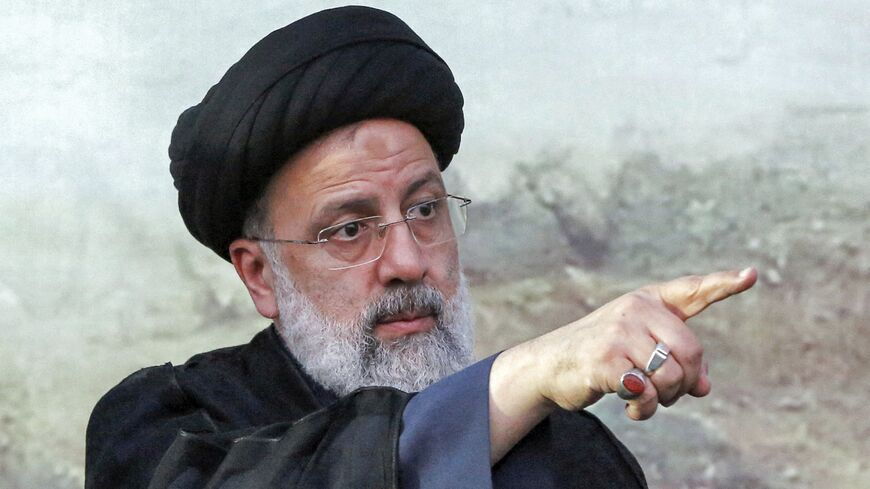 Бунт и масови безредици в Иран, президентът плаши с крути мерки