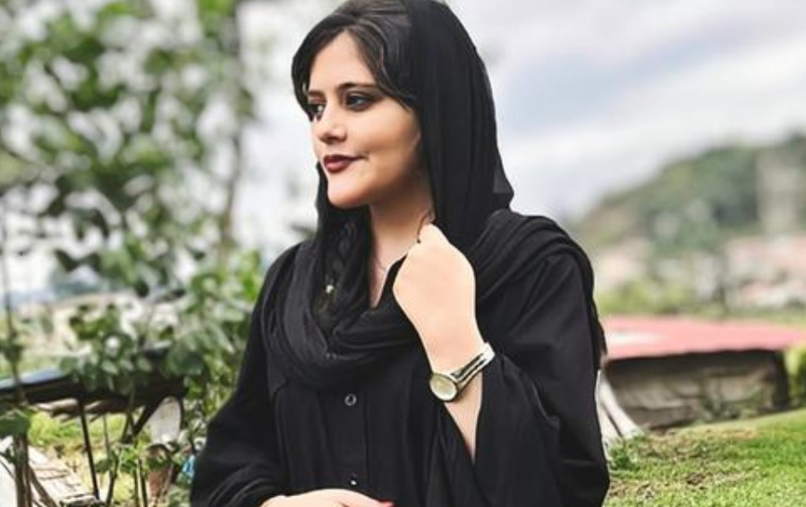 Смъртта на млада и красива иранка заради хиджаб разтърси целия свят ВИДЕО