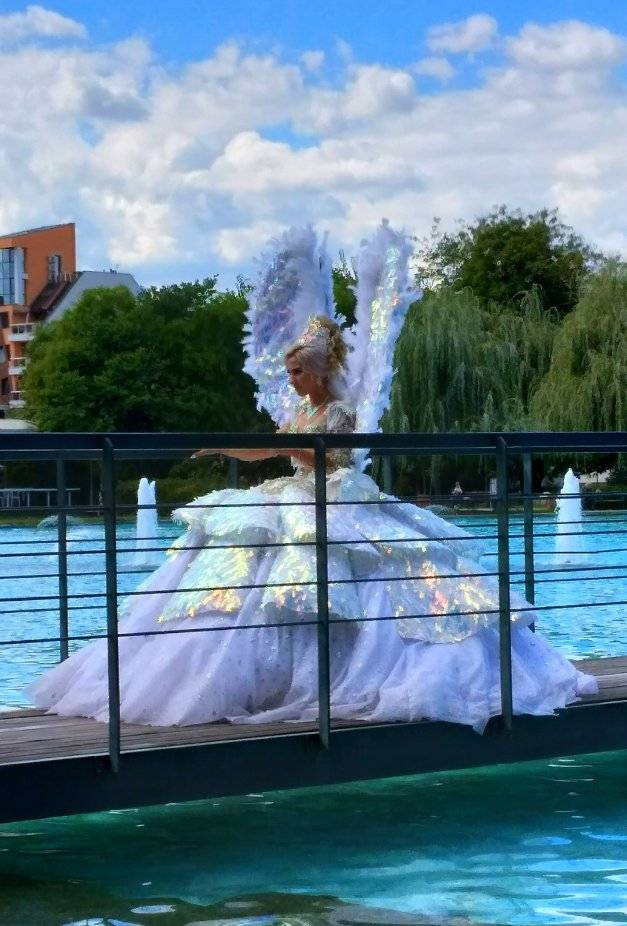 Смайваща гледка: Пловдивска булка втрещи мрежата с роклята си СНИМКИ