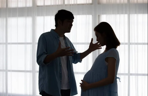Кошмар! Психолози разкриха какво се случва с двойките по време на бременност