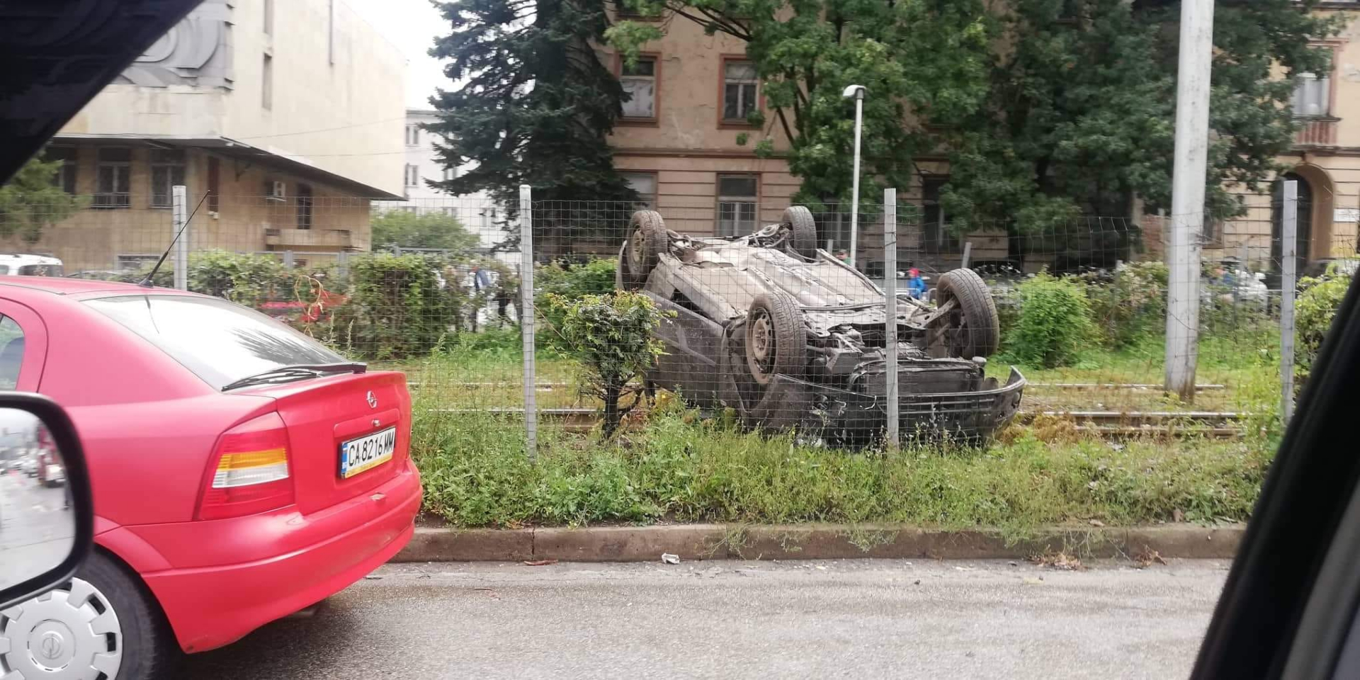 Нови потресаващи катастрофи в София, половин кола я няма, а в друга 3 полицаи и задържан! СНИМКИ 