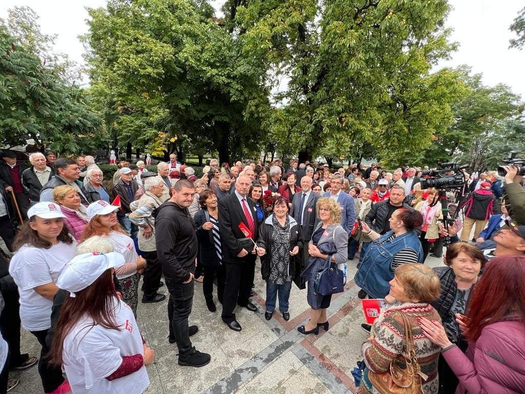 Нинова във Видин: Бойко плаши, че няма да има пари за пенсии. Няма, ако ги дадете с Радев за нови самолети