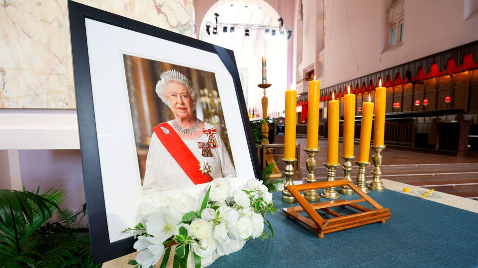 Смъртният АКТ на Елизабет II разкри от какво е починала кралицата