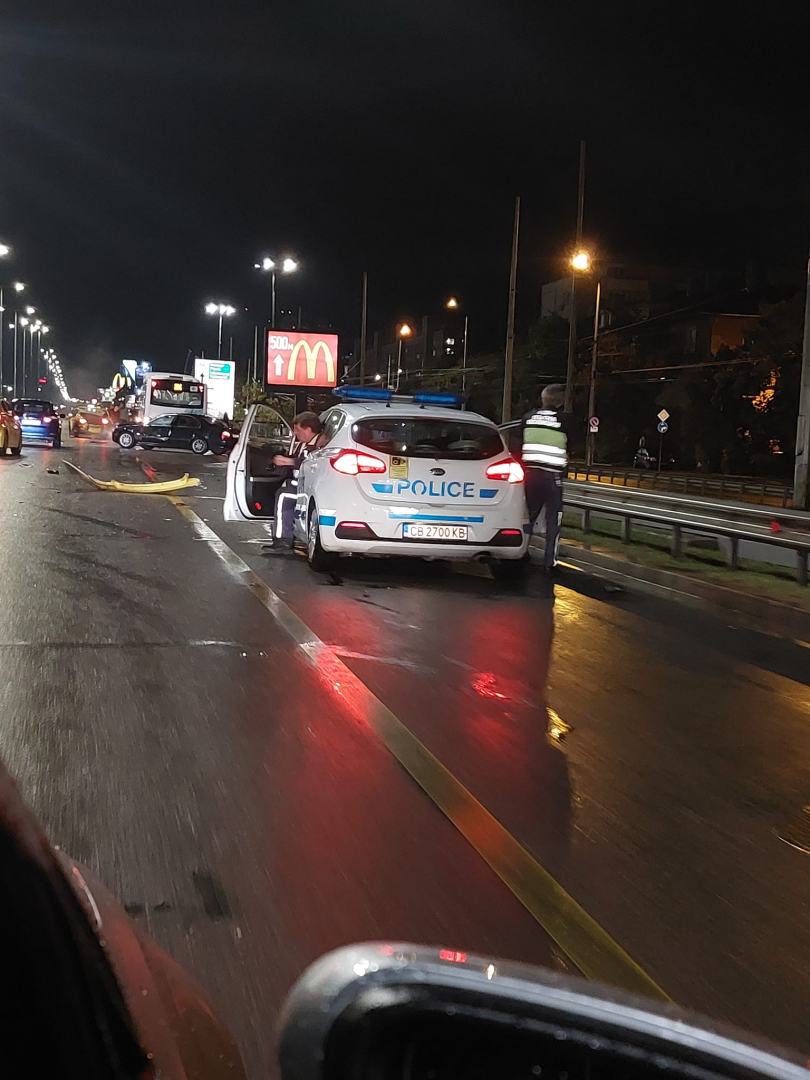 Първо в БЛИЦ! Ново меле с автобус от градския транспорт на бул. "Цариградско шосе" в София СНИМКИ