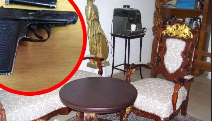 Интересно! НАП обяви на търг кресла със златни грифони и пистолети