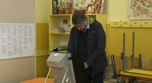 Христо Иванов гласува и вече се гласи за властта 