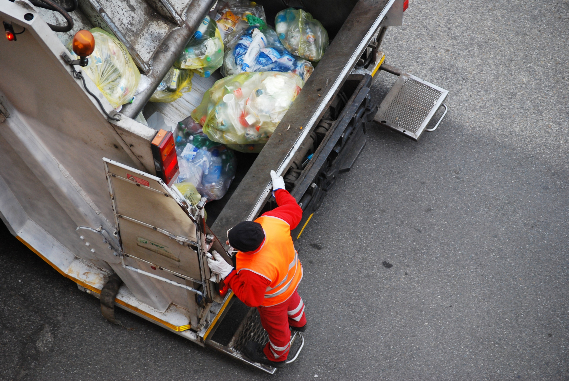 Задържаха 29 тона нелегални отпадъци от Турция и Румъния на излизане от България