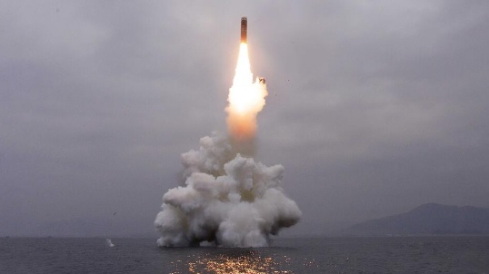 Нова ракета на Северна Корея прелетя 4600 км, японците се евакуираха под земята