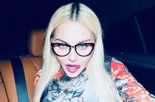  64-г. Мадона втрещи с визия, феновете я попиляха СНИМКИ