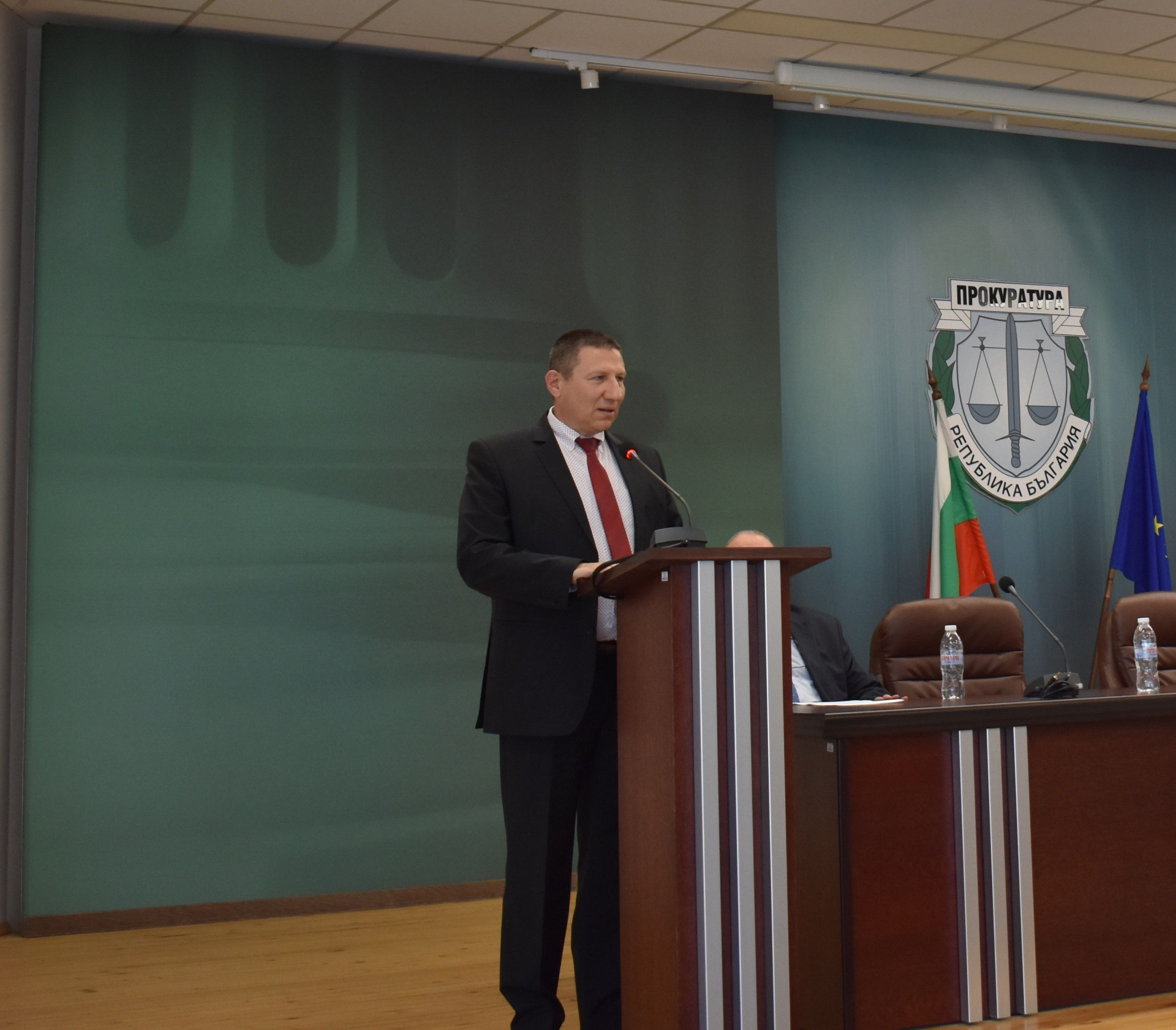 Общото събрание на следователите от НСлС подкрепи Борислав Сарафов като кандидат за директор за втори мандат