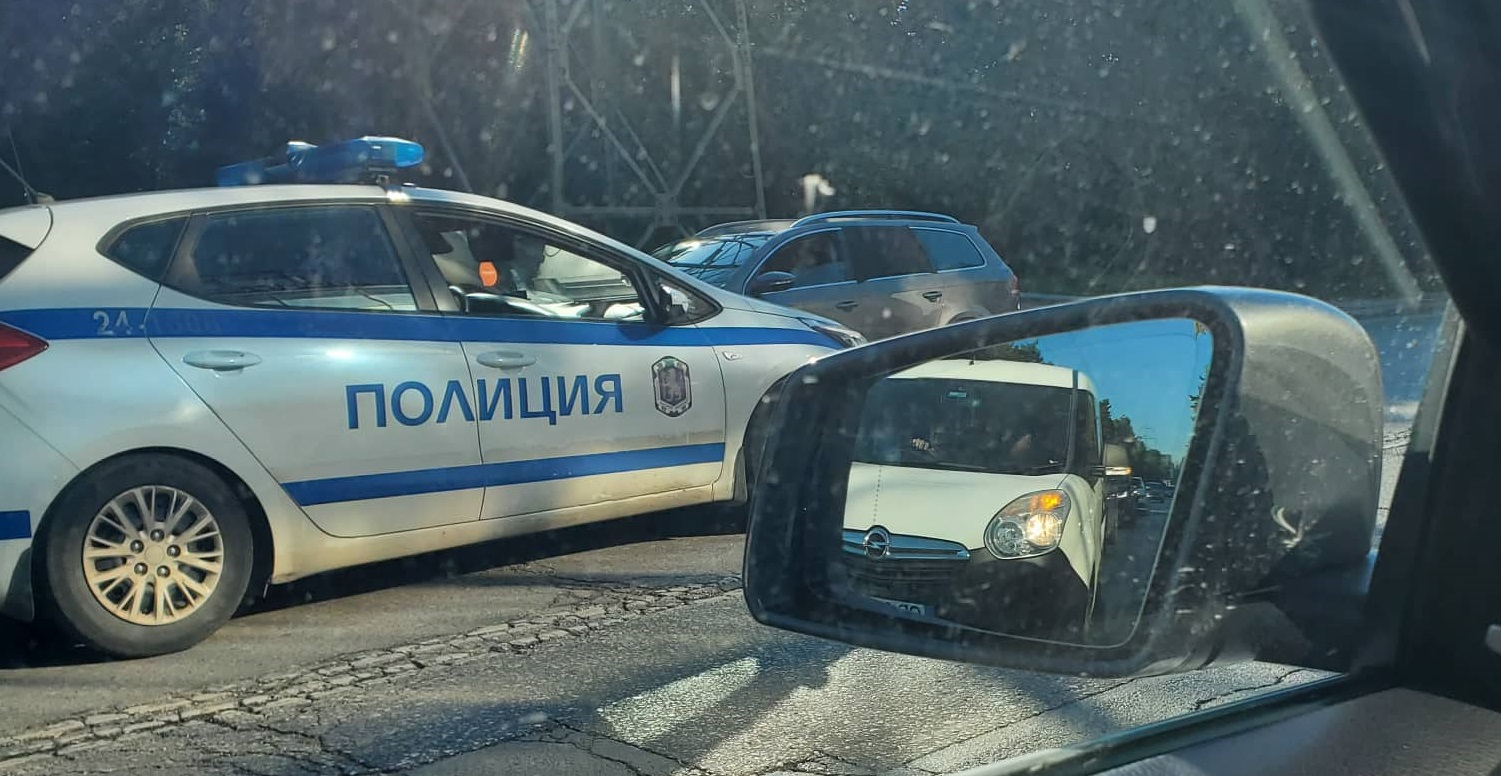 Сигнал до БЛИЦ: Тежки катастрофи затапиха ключов булевард в София СНИМКИ