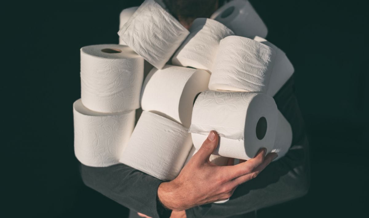 Докъде се докараха: Апаши свиха 256 ролки тоалетна хартия и салфетки от жп гара