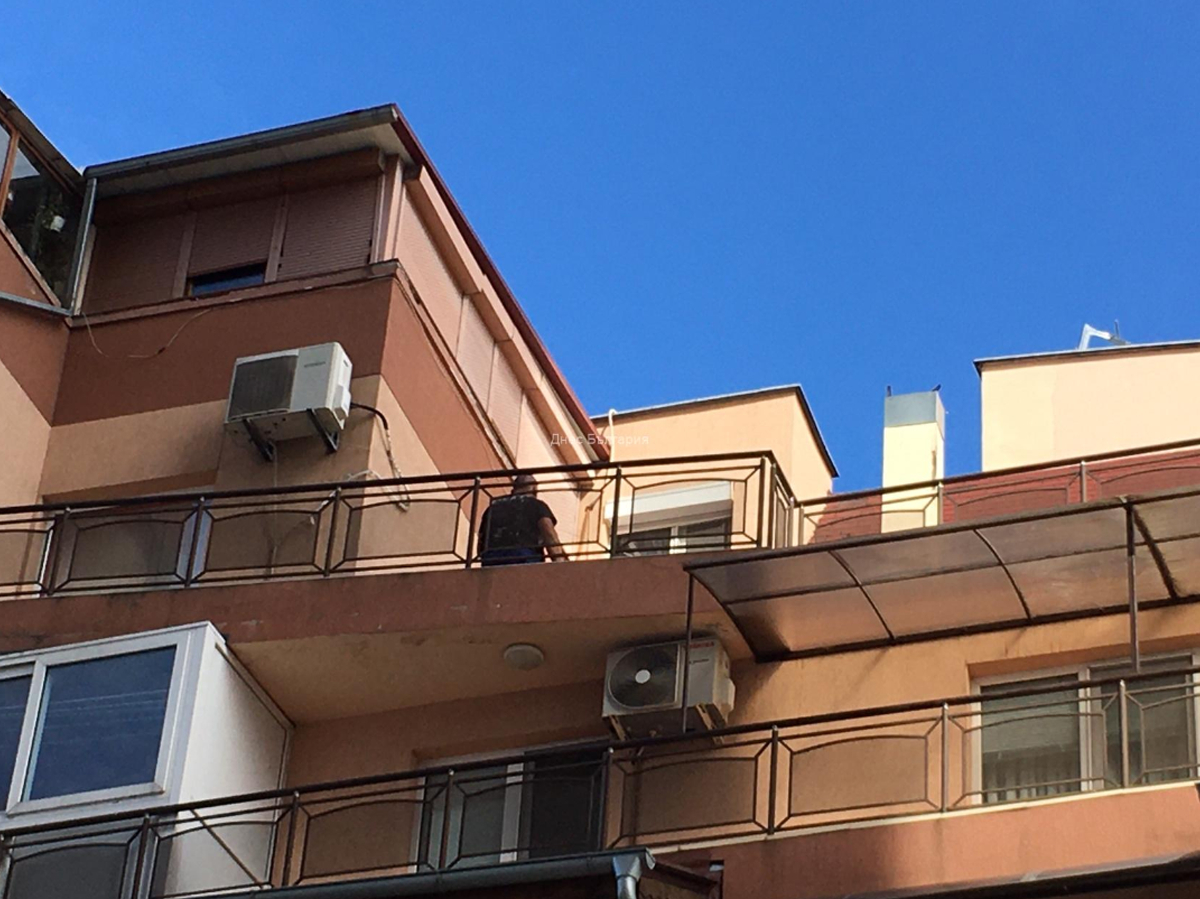 Писъци на умряло заради шокираща гледка на тераса в Бургас СНИМКИ 18+