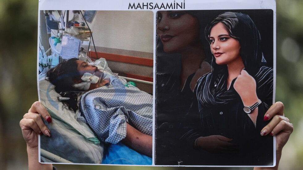 Техеран със скандална версия за смъртта на Махса Амини