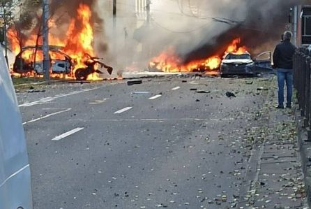 Взривове разтърсиха Киев, ракета удари до офиса на Зеленски, изви се черен пушек ВИДЕО