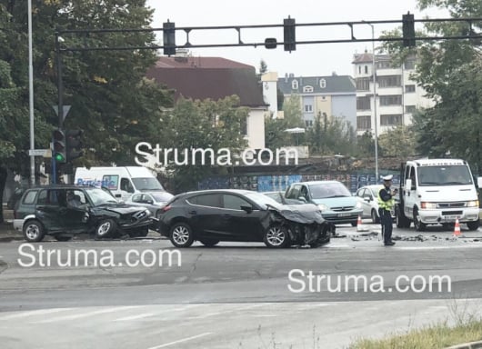 Адско меле пред ЮЗУ в Благоевград СНИМКИ