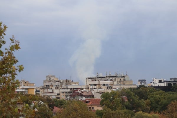 Голям пожар гори на няколко километра от Пловдив СНИМКИ