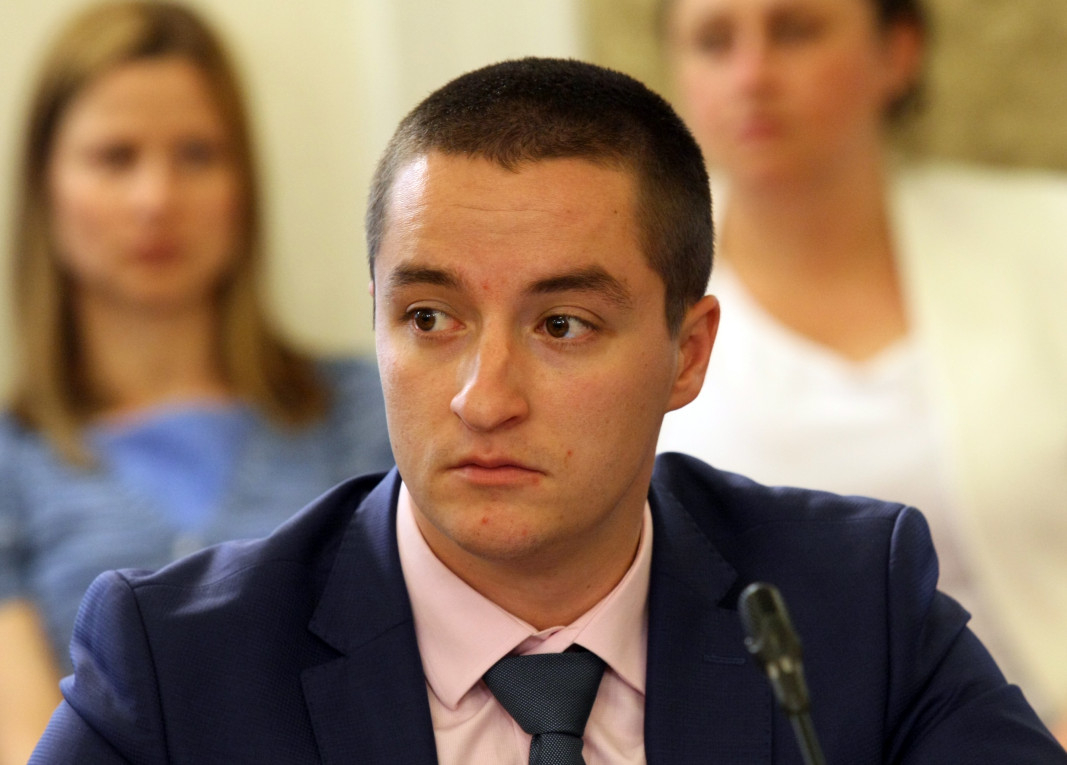 Депутат на БСП разкри защо Божанков изхвърча от парламентарната група 