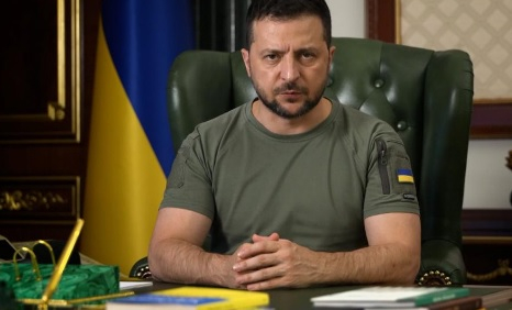 Зеленски заяви за тежки битки край два града в Донбас