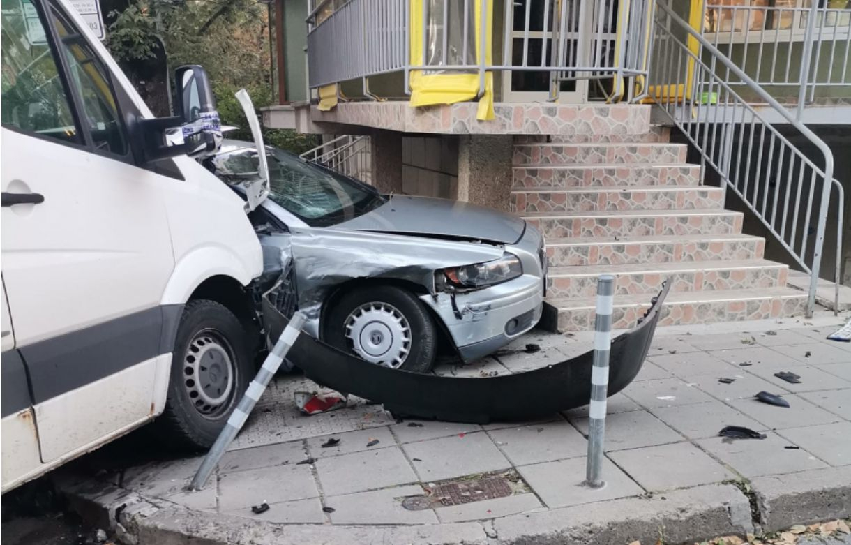 Сигнали до БЛИЦ: В София е като на война в понеделник сутрин СНИМКИ