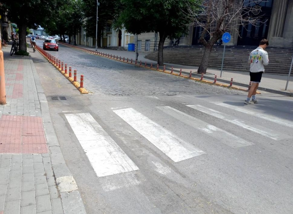 По-нелепо нещо на булевард във Велико Търново не сте виждали СНИМКИ