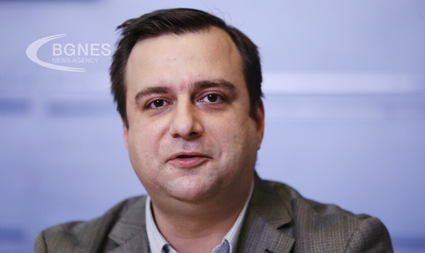 Политологът доц. Попиванов обясни защо правителство без ГЕРБ не е възможно 