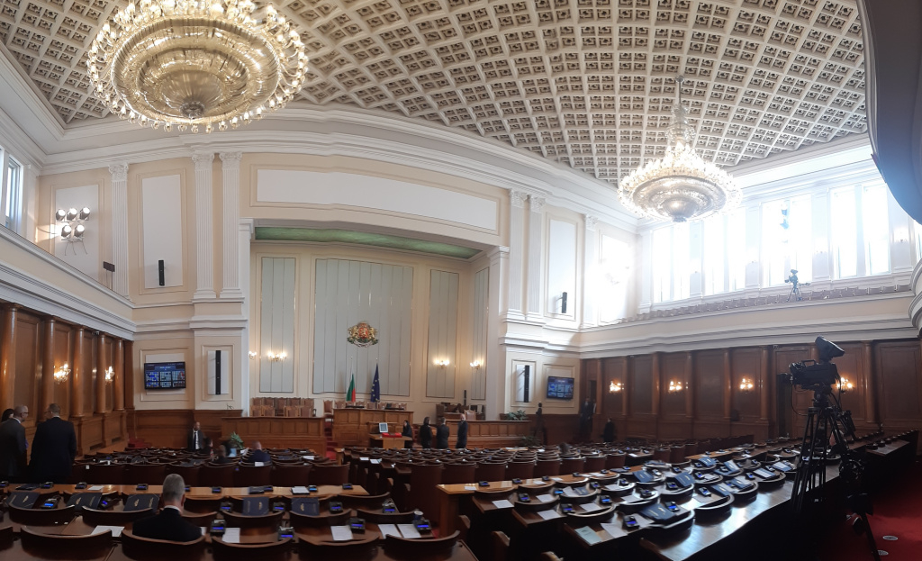 Преференции и размествания: Ето ги депутатите в новия 49-и парламент на България СПИСЪК